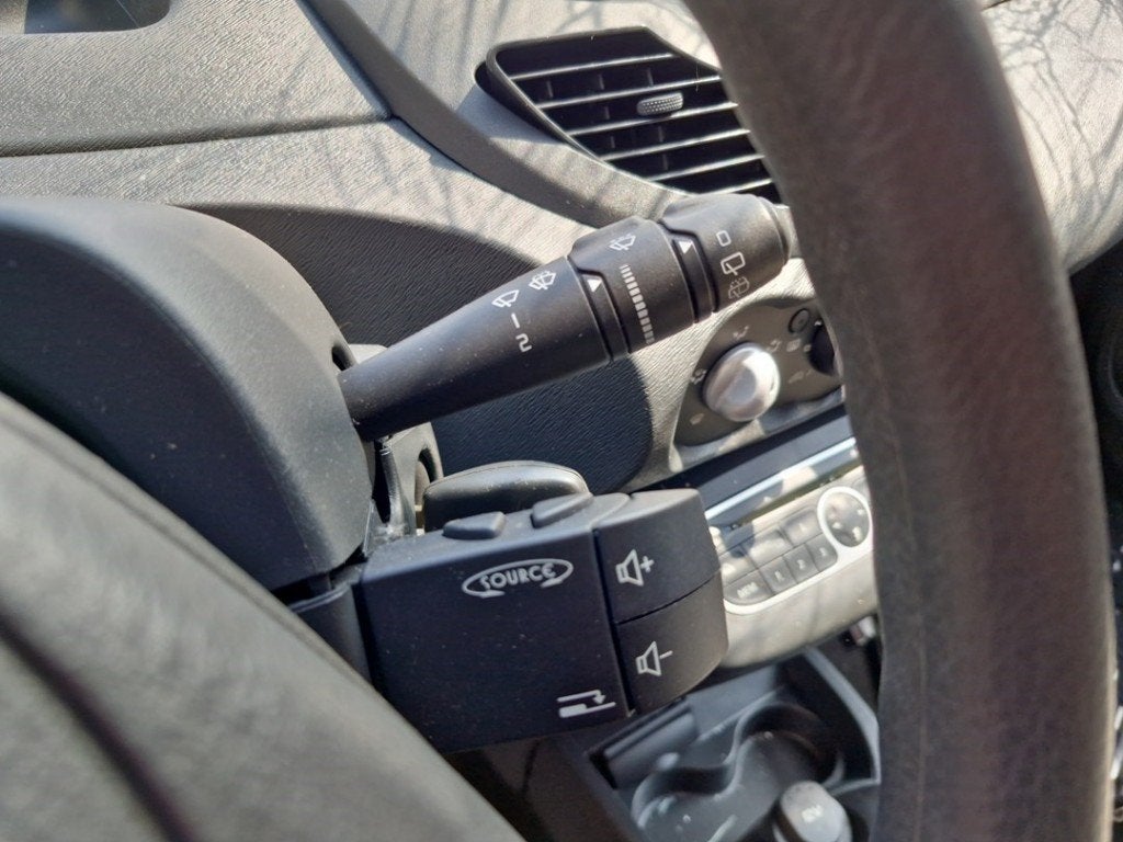 COMBINE COMMODO Renault Twingo II (CN) (01-2007/09-2014), Renault, Utilisé, Peter-Huppertz-Straße 5
51063  Köln, DE, Dialog.deutschland@renault.de