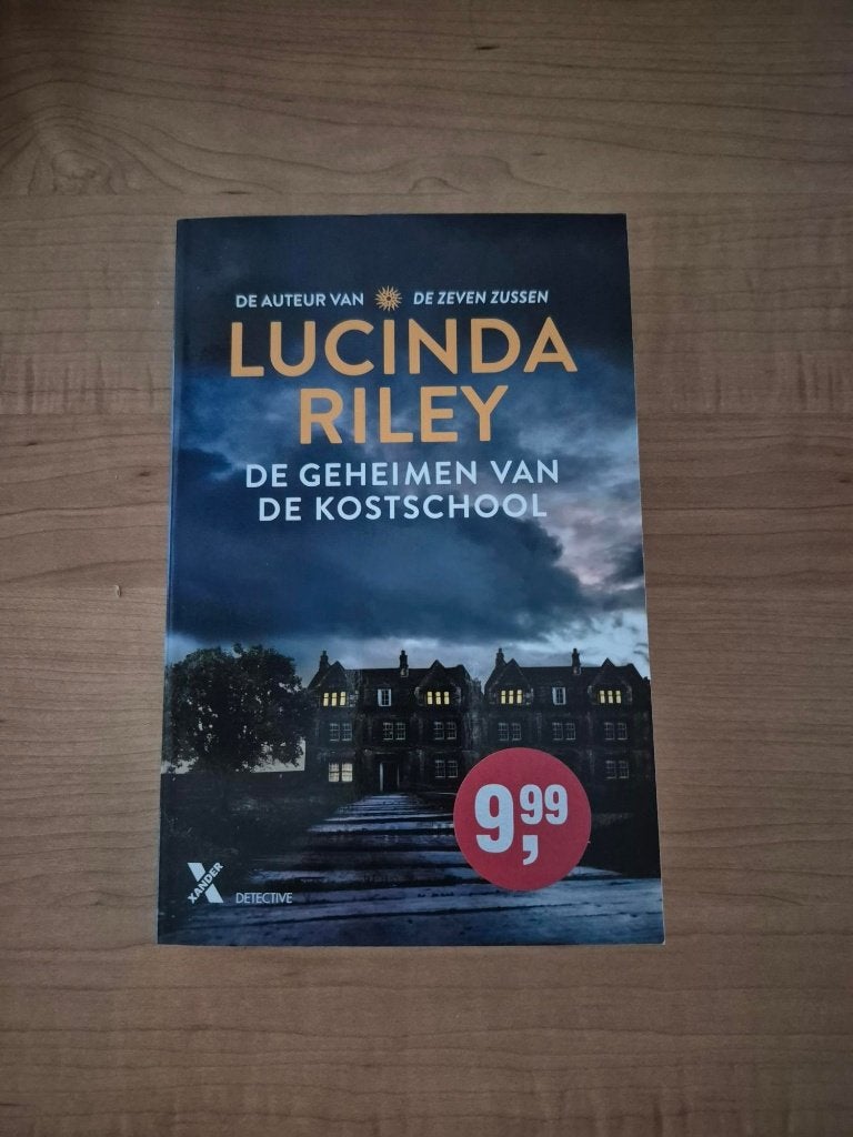 De geheimen van de kostschool in mooie staat, Ophalen of Verzenden, Zo goed als nieuw, Lucinda Riley