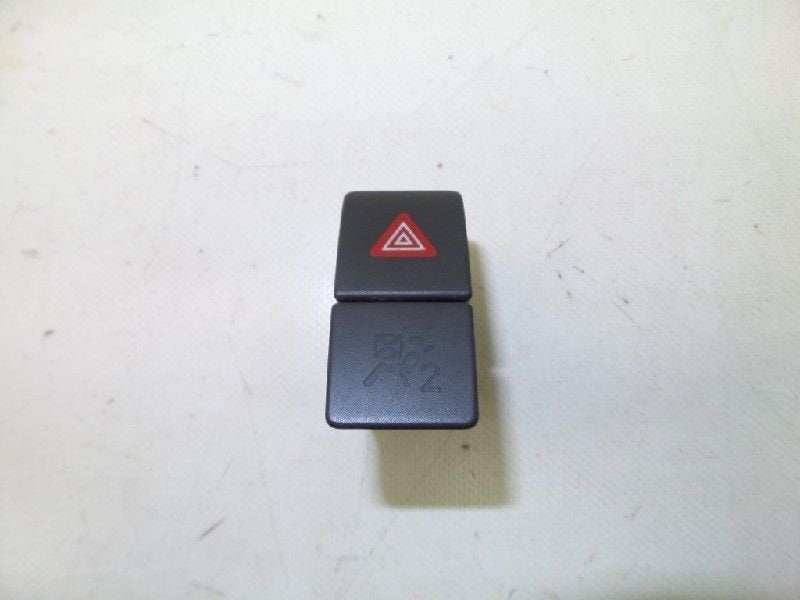 COMMUTATEUR DE FEUX DE DETRESSE Splash (|3743052K00|), Utilisé, Suzuki
