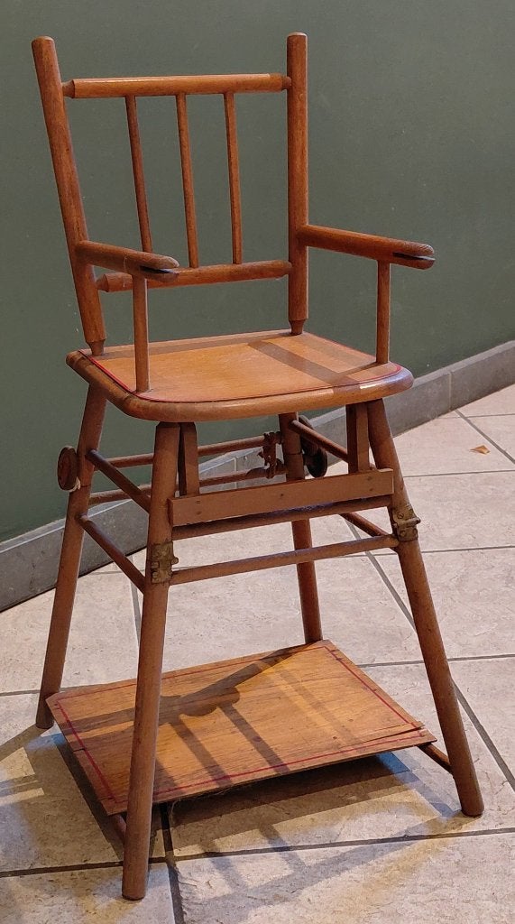 Chaise haute vintage pour poupée, Ophalen