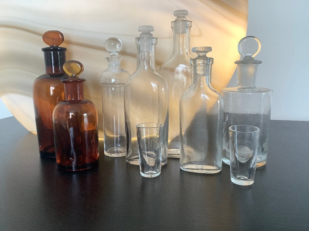ANTIEKE APOTHEKERS GLAZEN MEDICIJNFLESJES., Ophalen