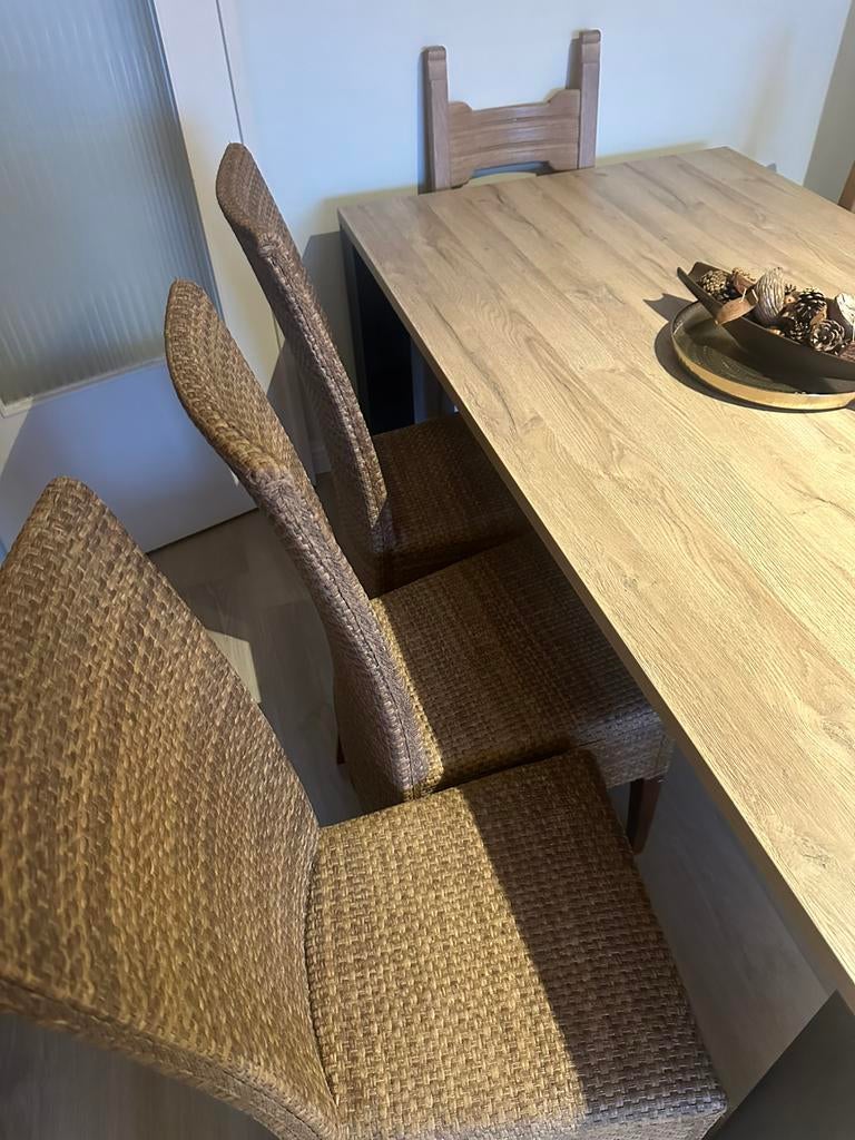 Tafel en stoelen met vitrinekast, Ophalen, Zo goed als nieuw, Hout en riet, 8 stoelen of meer