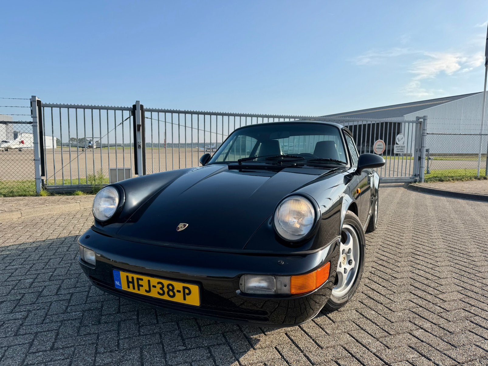 Porsche 964 Carrera 4 Coupe 3.6 manueel | 1e lak | €15k ond., Auto's, 4 zetels, 1414 kg, Zwart, Zwart