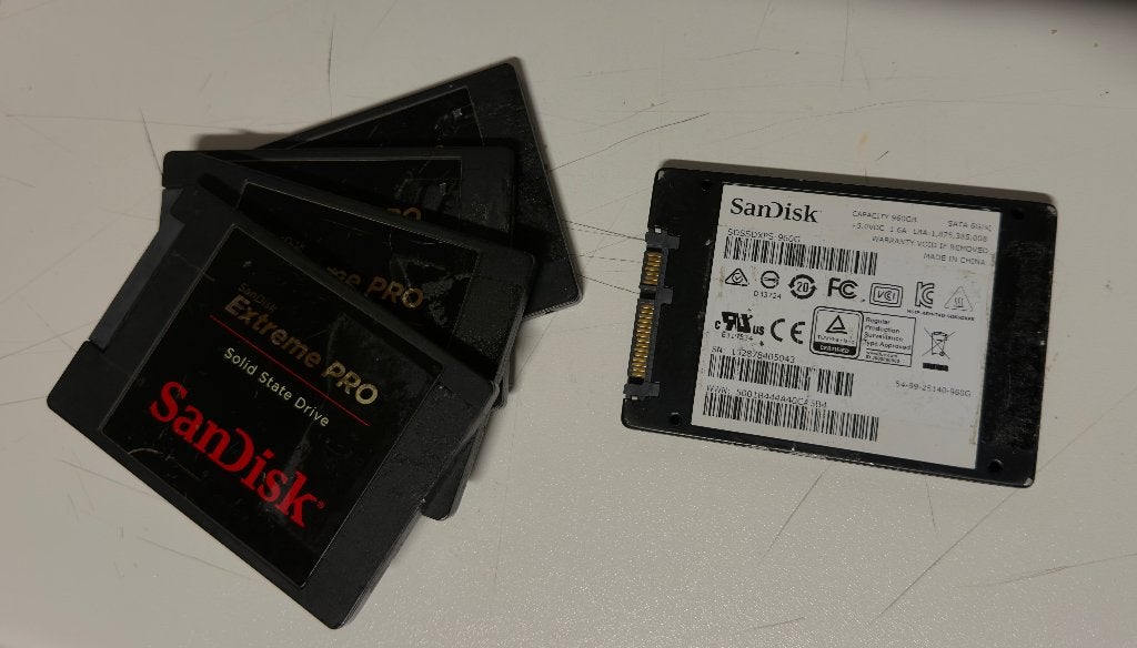 5 SSD SanDisk Extreme PRO 960 Go + 2 lecteurs SSD, Informatique & Logiciels, Enlèvement ou Envoi, Externe, SanDisk, Utilisé