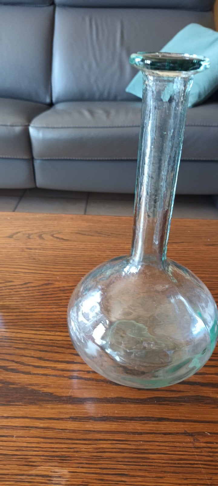 Vases en verre, Enlèvement