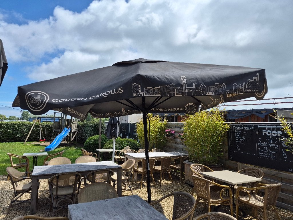 grote horeca parasol gouden carolus, Tuin en Terras, Parasols, Ophalen, Gebruikt, 3 tot 4 meter, Stokparasol
