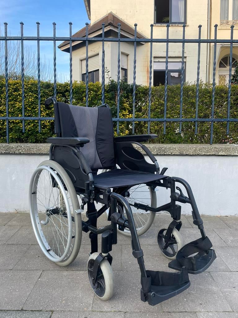 Chaise roulante pliable Invacare Esprit 3 Action état neuf, Enlèvement ou Envoi, Pliant, Comme neuf, Fauteuil roulant manuel
