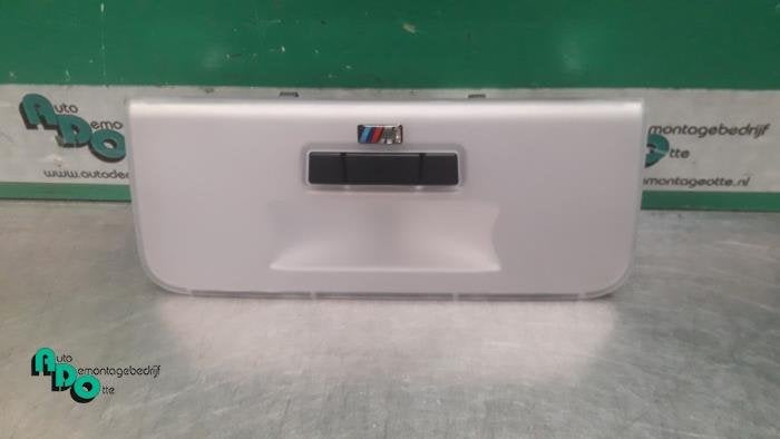 Eclairage intérieur avant d'un BMW 1-Serie (1-Serie 03-), -, 3 mois de garantie, Utilisé, -