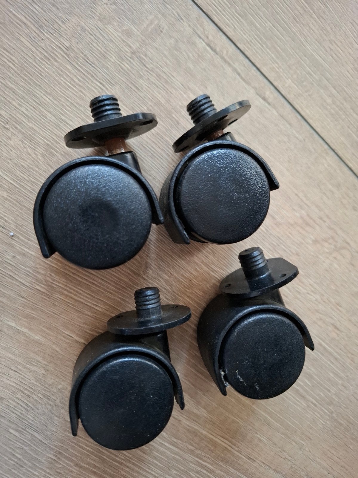 Lot de 4 roulettes pivotantes, Enlèvement ou Envoi, Comme neuf