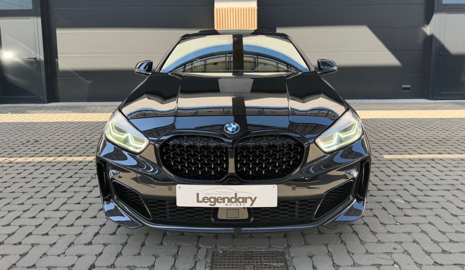 BMW 135 M135I XDRIVE - M SPORT SEATS - SHADOW LINE - CARPLY, Auto's, Automaat, 1998 cc, 4 cilinders, Zwart