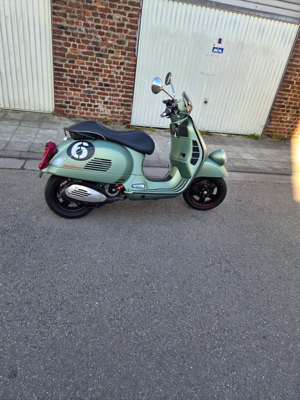 Vespa gts sei giorni 7500km 12 mois de garantie moteur, Fietsen en Brommers, Scooters | Vespa