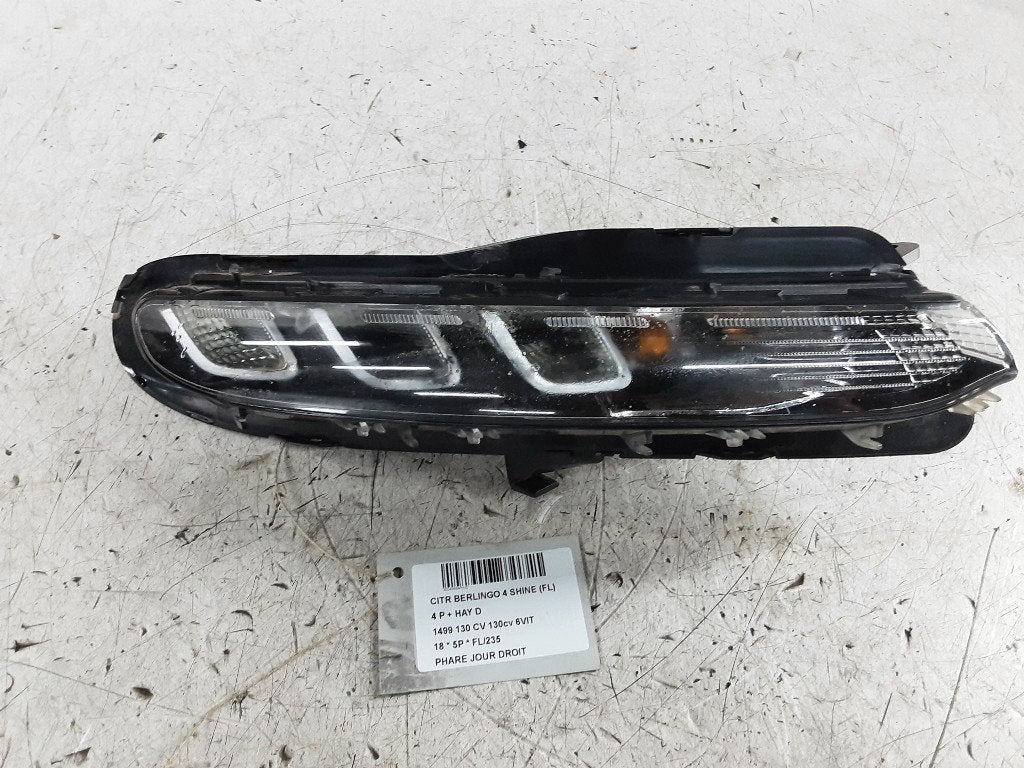 FEU DE JOUR AVANT DROIT Berlingo Multispace (9819435580), Citroën, Mevr. I. Hauben, Utilisé, Rue de l'Espoir 34 34
4030  GRIVEGNÉE, BE