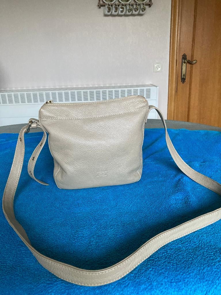 Beige handtas met rits en lange riem, Crinkles, Handtassen en Accessoires, Overige merken, Beige, Ophalen of Verzenden, Zo goed als nieuw