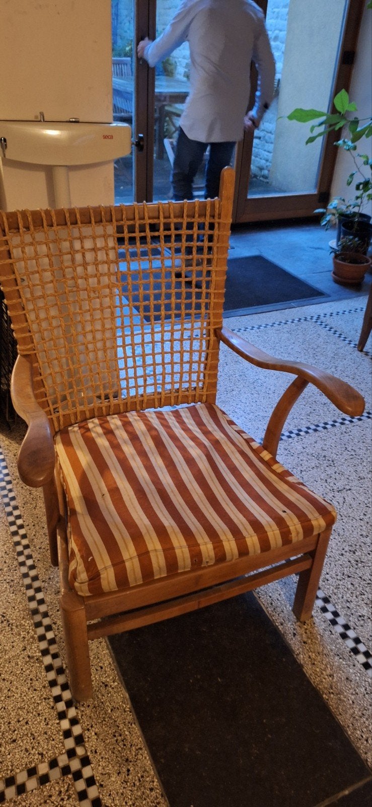 Oude fauteuil uit de jaren 50 moet worden gerehabiliteerd, Ophalen
