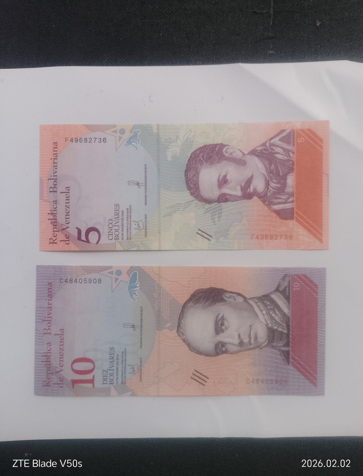 Billet vénézuélien « 5 et 10 bolivars », Timbres & Monnaies, Billets de banque | Afrique, Enlèvement ou Envoi