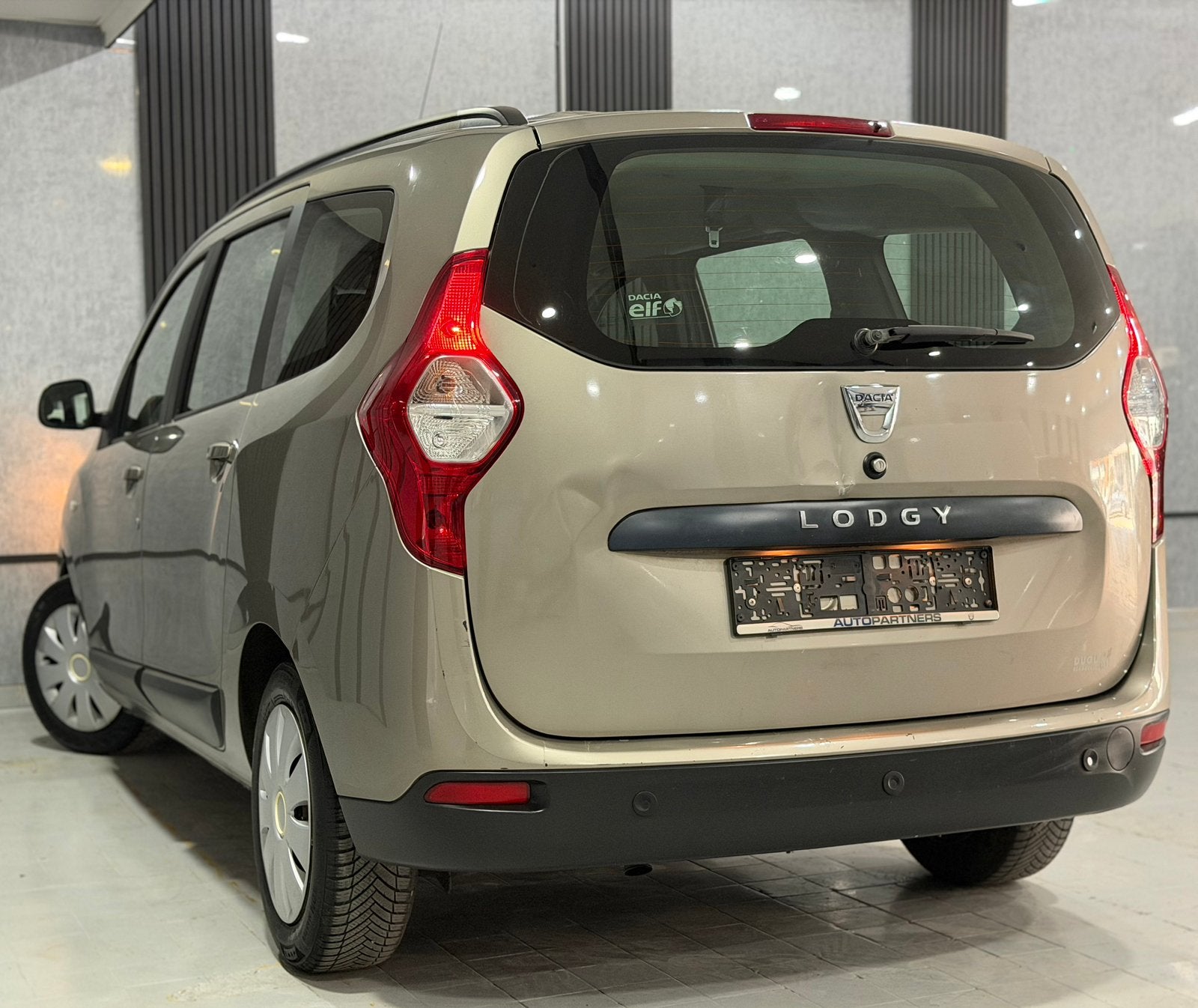 DACIA LODGY 1.2 TCE AIRCO KLAAR VOOR REGISTRATIE, Auto's, Euro 5, Handgeschakeld, Parkeersensor, Lodgy