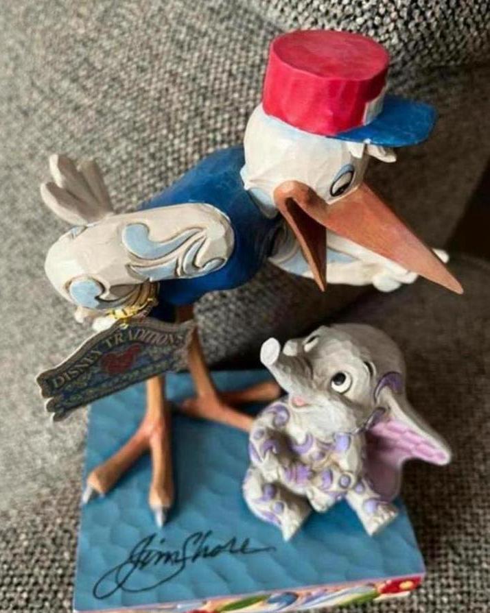Disney traditions dumbo en stork  SIGNED by jim shore, Enlèvement, Bambi ou Dumbo, Comme neuf, Statue ou Figurine