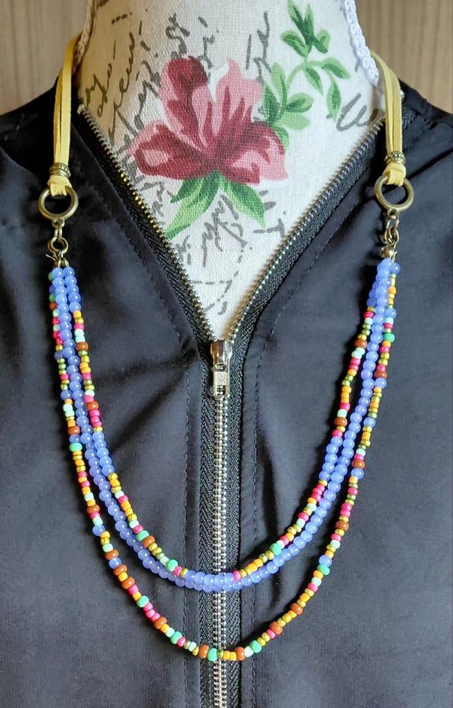 Collier bohème multicolore unique L68 cm, Neuf, Autres couleurs, Enlèvement, Autres matériaux