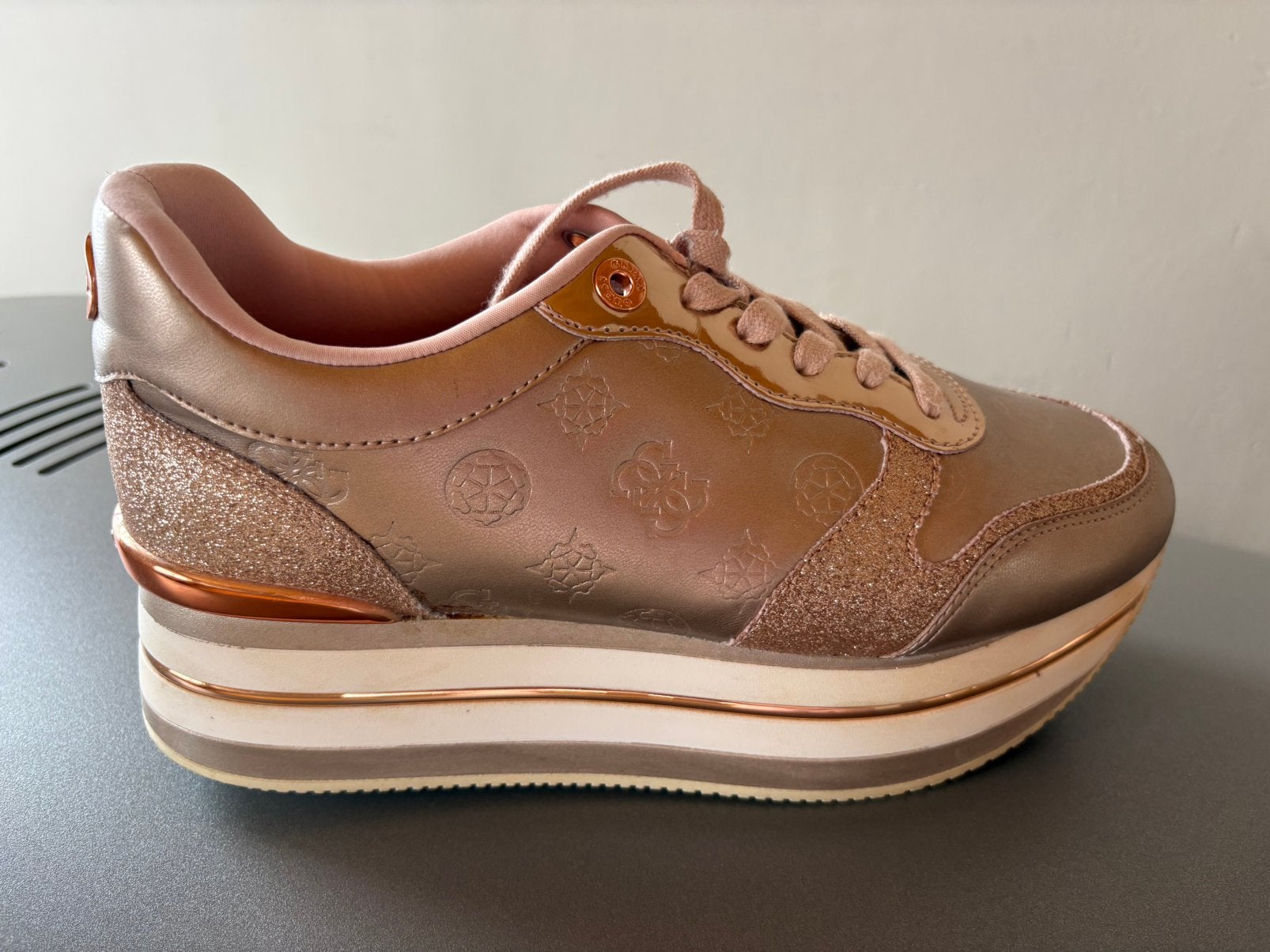 Hoge sneakers guess, Kleding | Dames, Verzenden, Zo goed als nieuw, Sneakers