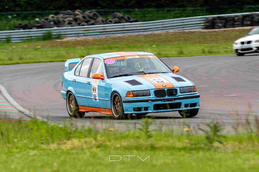 BMW 325 E36 (Trackday- Circuit) TE KOOP, 2500 cc, 4 deurs, Achterwielaandrijving, Particulier