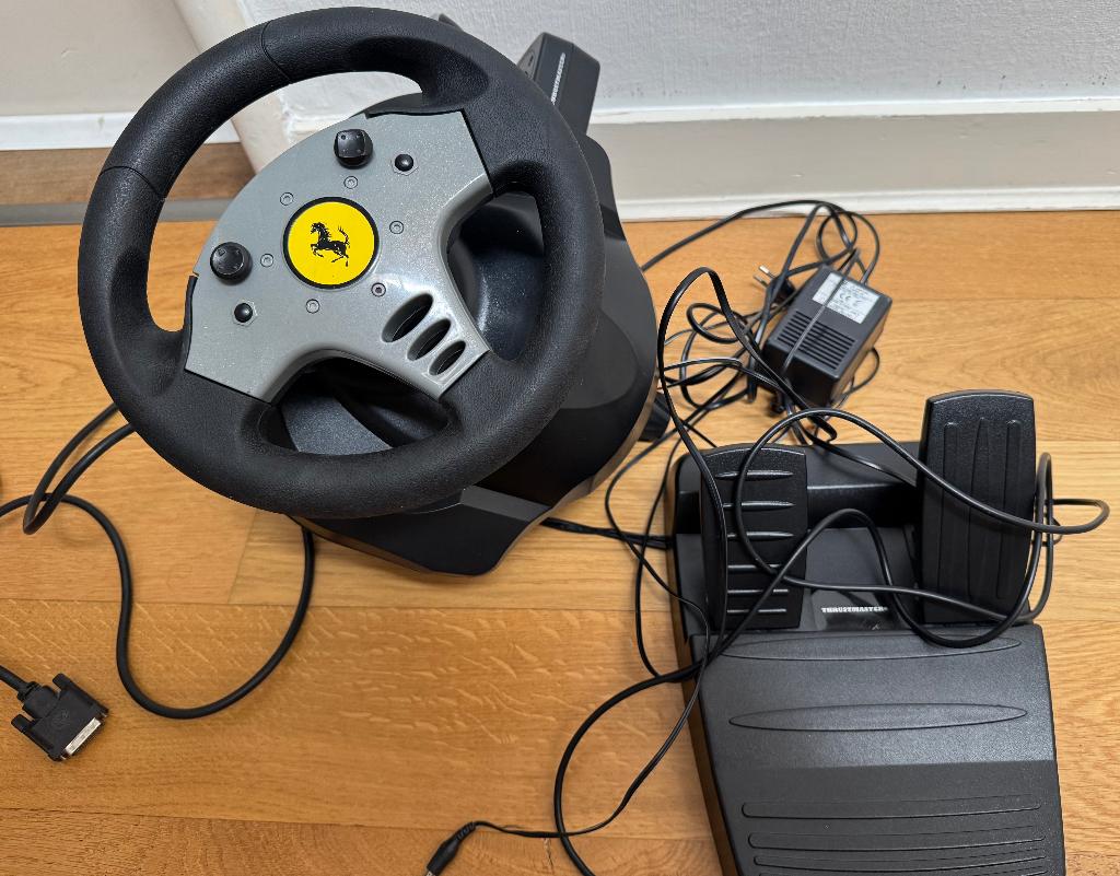 Thrustmaster forced feedback racing wheel, Games en Spelcomputers, Spelcomputers | Sony Consoles | Accessoires, Gebruikt, Stuur of Pedalen