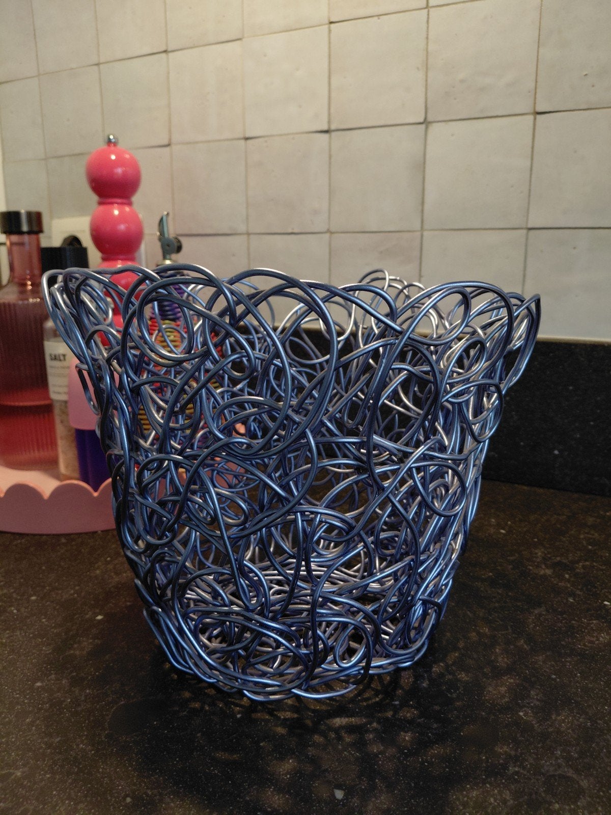 Fruitmand Alessi, Ophalen