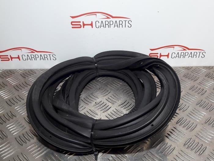 Portierrubber 4Deurs links-achter van een Opel Corsa, Gebruikt, -, -, Opel