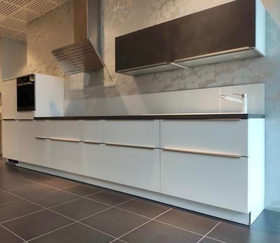 Cuisine moderne NEUVE avec électroménagers MIELE, Huis en Inrichting, Keuken | Complete keukens, Nieuw, Wit, Ophalen