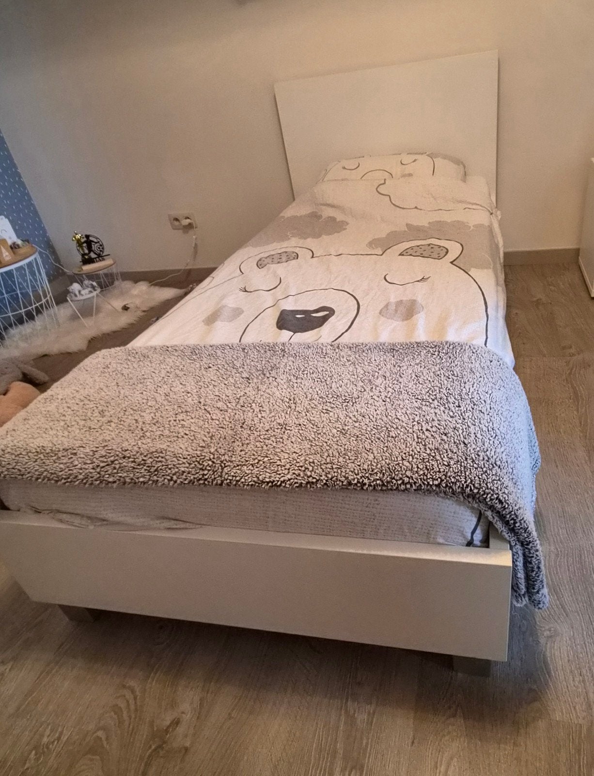 1 persoonsbed met toebehoren, Huis en Inrichting, Slaapkamer | Bedden, Ophalen, Wit