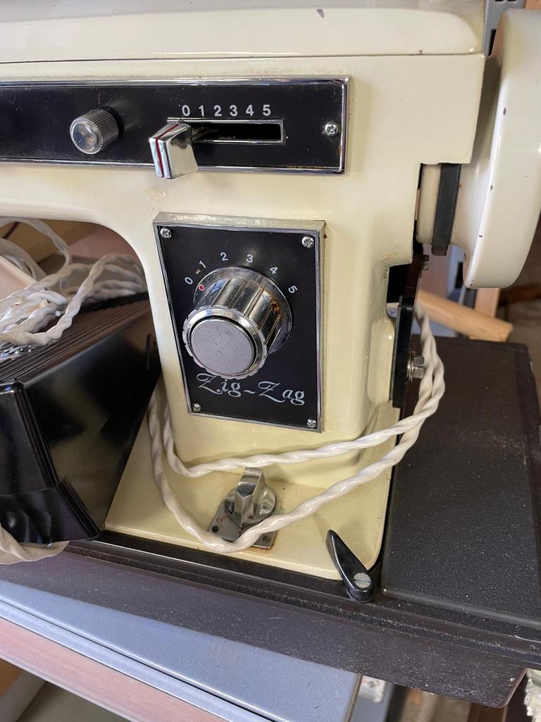 Vintage Gracia Zig-Zag naaimachine koffermodel, Ophalen, Gebruikt, Naaimachine, Overige merken