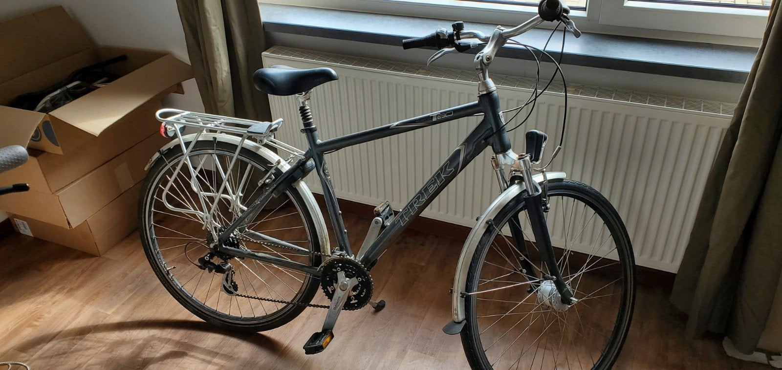 Trek T80 herenfiets maat 50 gebruikte staat

Led voor en ach, Enlèvement ou Envoi, Vitesses