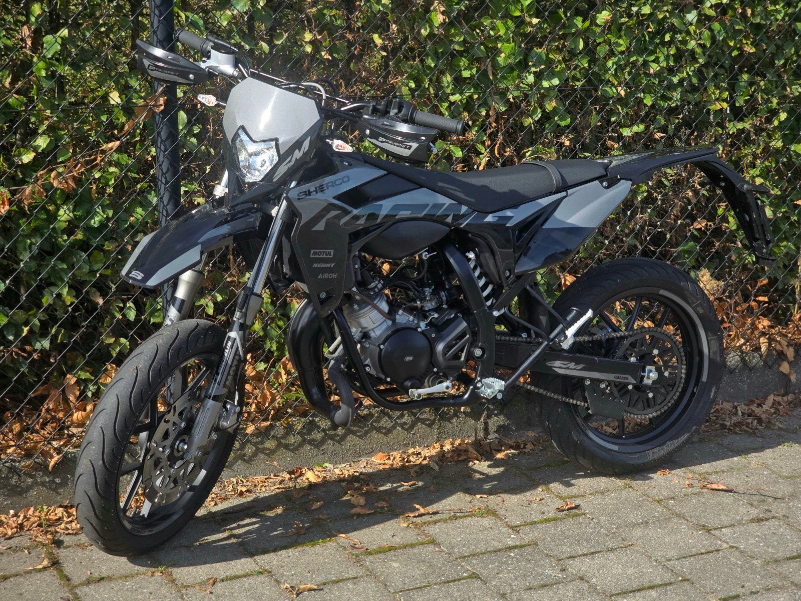 Sherco Sm-r 50cc 2024 slechts 1790km, Vélos & Vélomoteurs, Comme neuf, 6 vitesses, Enlèvement, 50 cm³