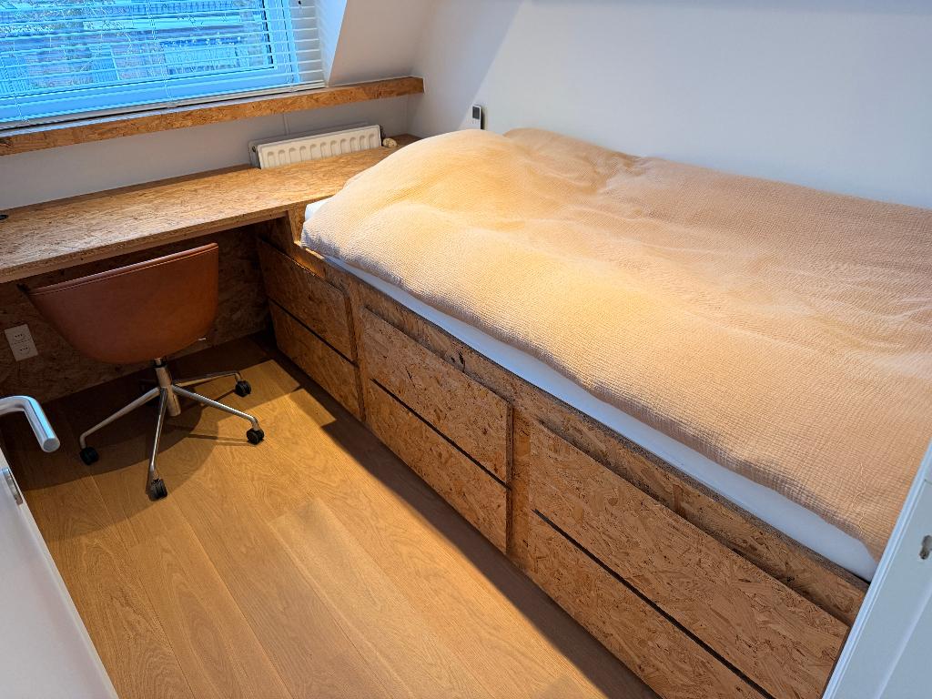 eenpersoons bed met opbergschuiven + auping spiraalbodem, Huis en Inrichting, Ophalen, 90 cm, Bruin, 200 cm