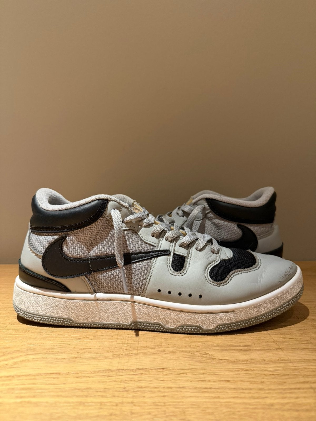 Nike mack attack “travis scott”, Kinderen en Baby's, Kinderkleding | Schoenen en Sokken, Gebruikt, Schoenen, Ophalen of Verzenden