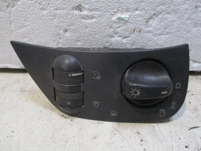 LICHTSCHAKELAAR Volkswagen Polo III (6N1) (6n1-941-531-m), Berliner Ring 2 38440 Wolfsburg, DE, Enlèvement ou Envoi, Volkswagen