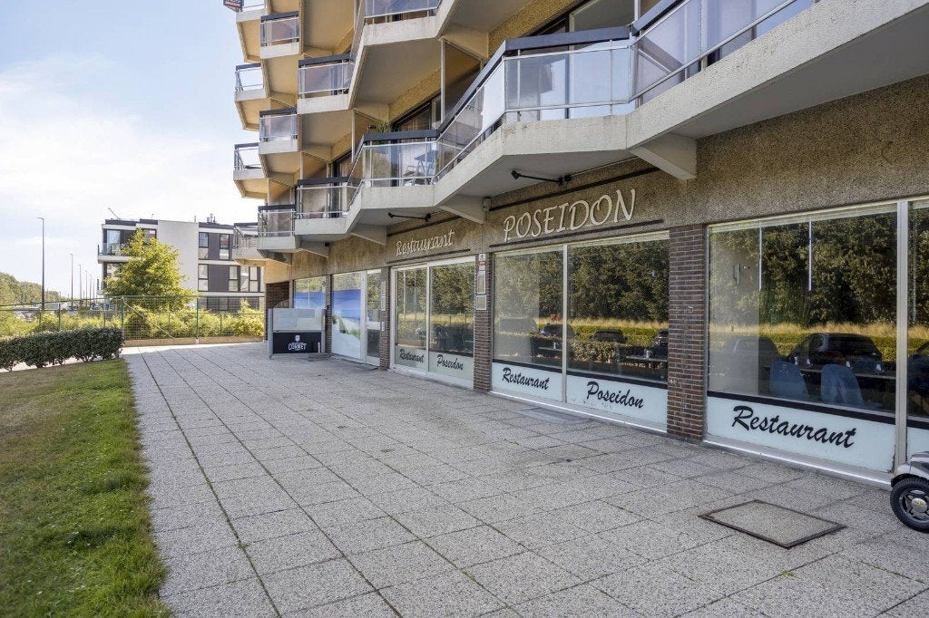 À louer local commercial +/-200 m² 19m façade à Blankenberge