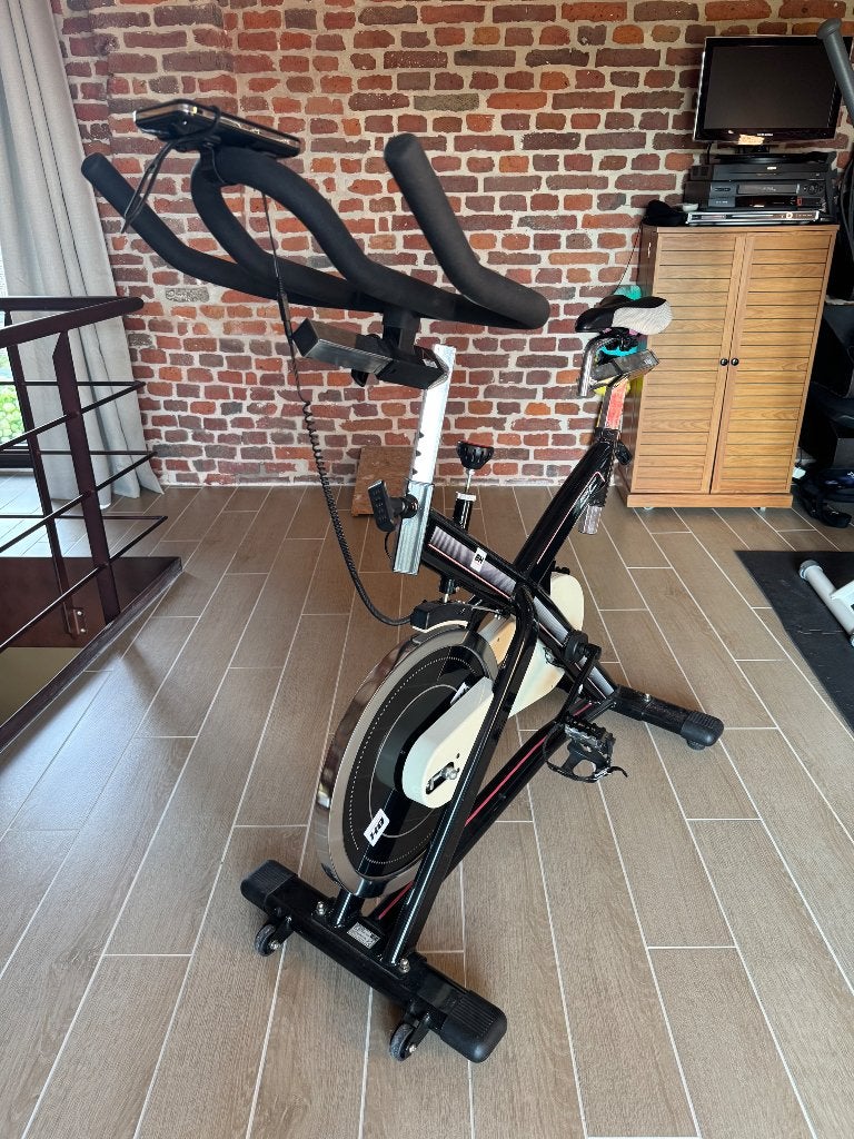 Hometrainer BH SF Indoor Bike — Zo goed als nieuw, Sport en Fitness, Ophalen, Zo goed als nieuw, Metaal, Benen