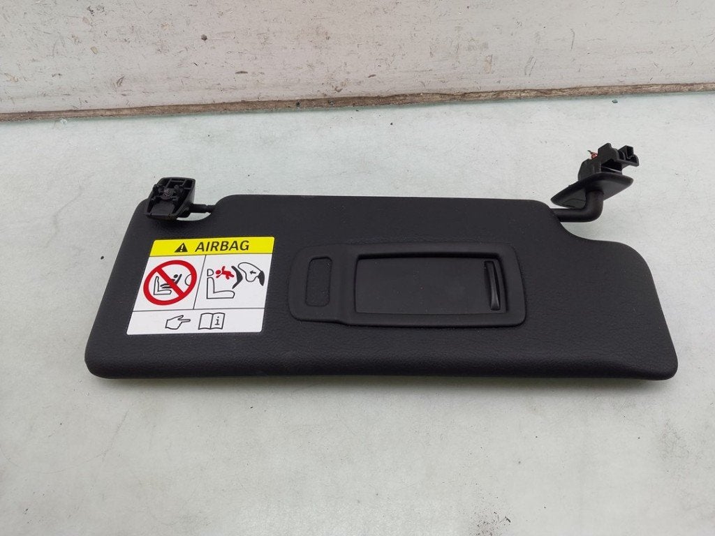 ZONNEKLEP BMW 1 serie (F40) (01-2019/-) (|51165A3D1F6|), Gebruikt, BMW, Petuelring 130
80809  München, DE, Bayerische Motoren Werke AG
