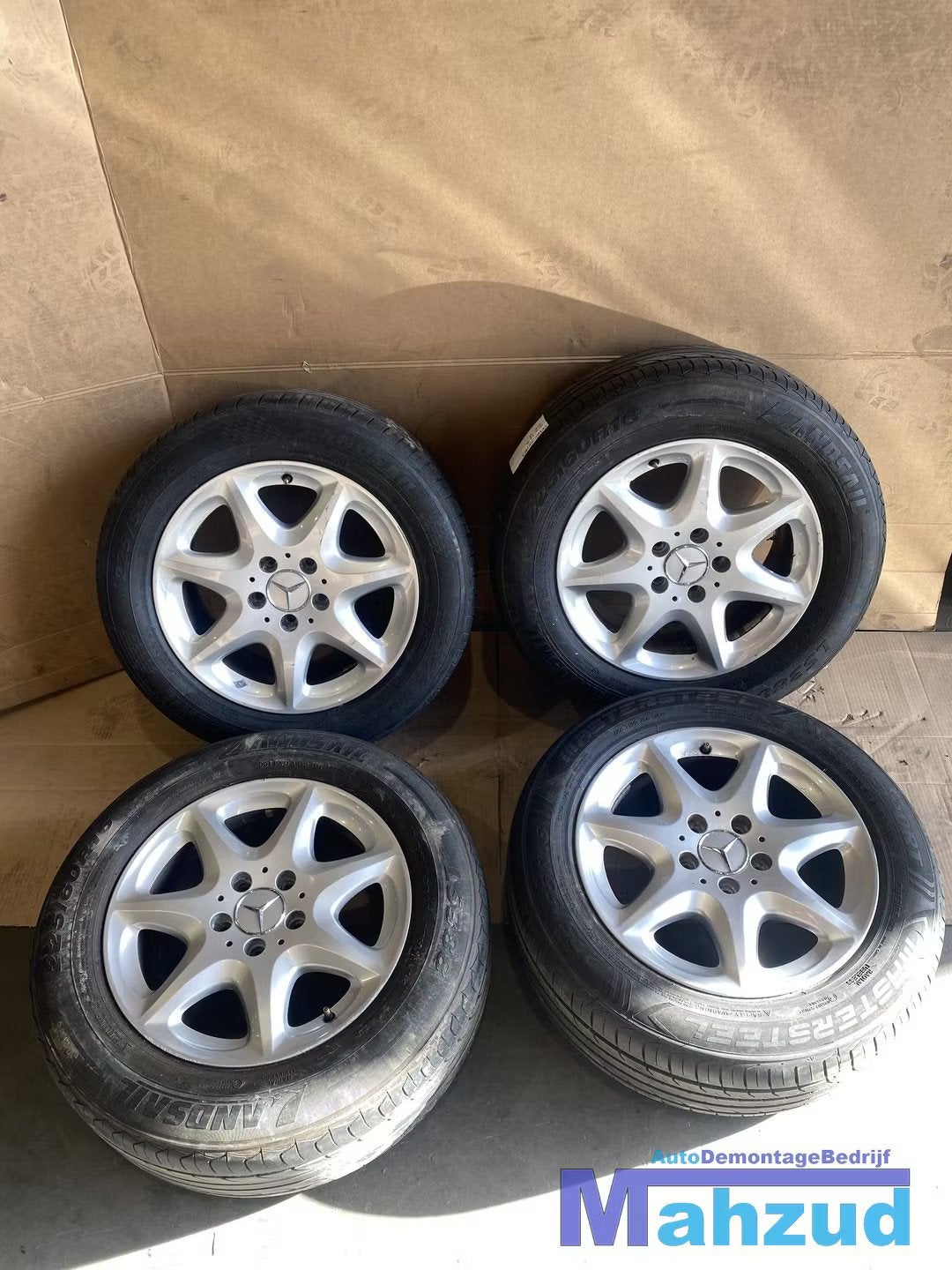 MERCEDES Sport velgen met banden 5x112 66.6 16 Inch, Auto-onderdelen, Gebruikt, Mercedes-Benz AG, Mercedesstrasse 120
70372  Stuttgart, DE