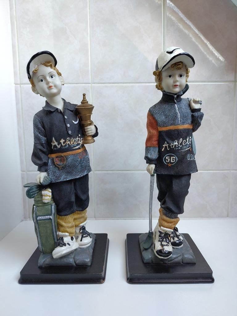 2 images d'enfants jouant au golf., Enlèvement