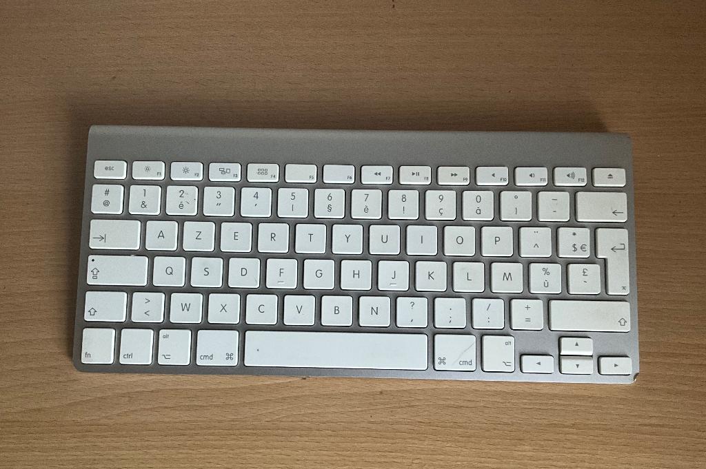 apple clavier sans fil magic keyboard A1314 azerty, Enlèvement ou Envoi, Azerty, Utilisé, Apple