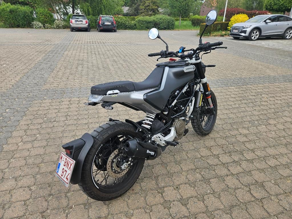 ️ Husqvarna Svartpilen 125 — 2021 — Bijna nieuwstaat, Motoren, LED Verlichting, Occasion, Particulier, 125 cc