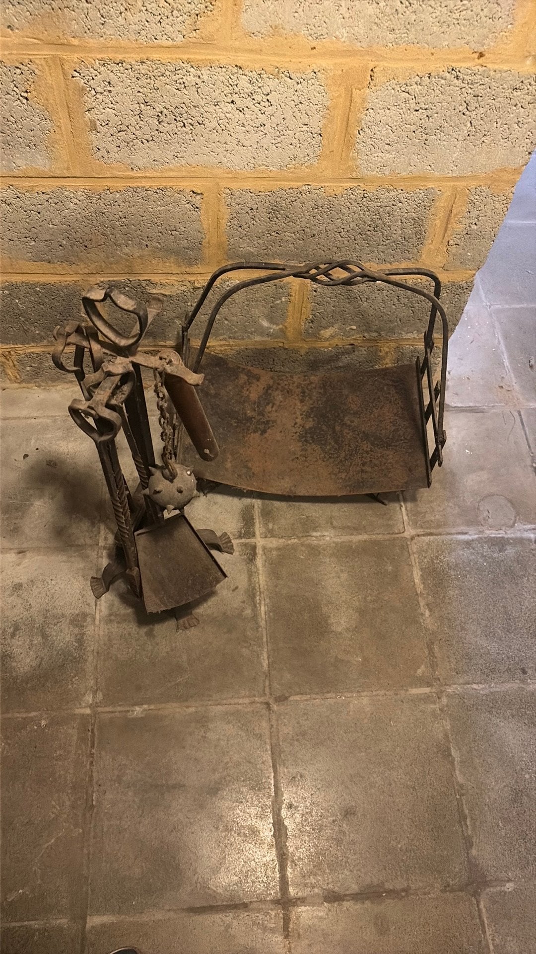 Serviteur de cheminée ancien fer forgé porte-bûches assorti, Antiquités & Art, Antiquités | Accessoires de maison, Enlèvement
