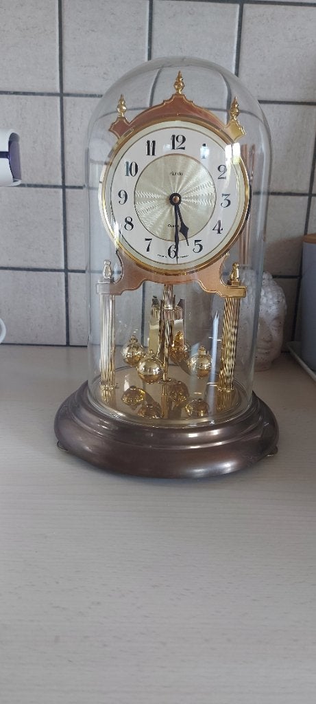 Horloge de table vinted, Ophalen