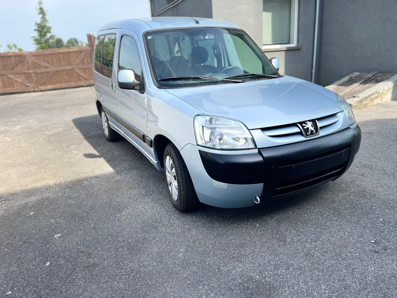 Peugeot 94 000km benzine voor Opmaak-Export, Auto's, Peugeot, Voorwielaandrijving, Stof, 1360 cc, Zwart