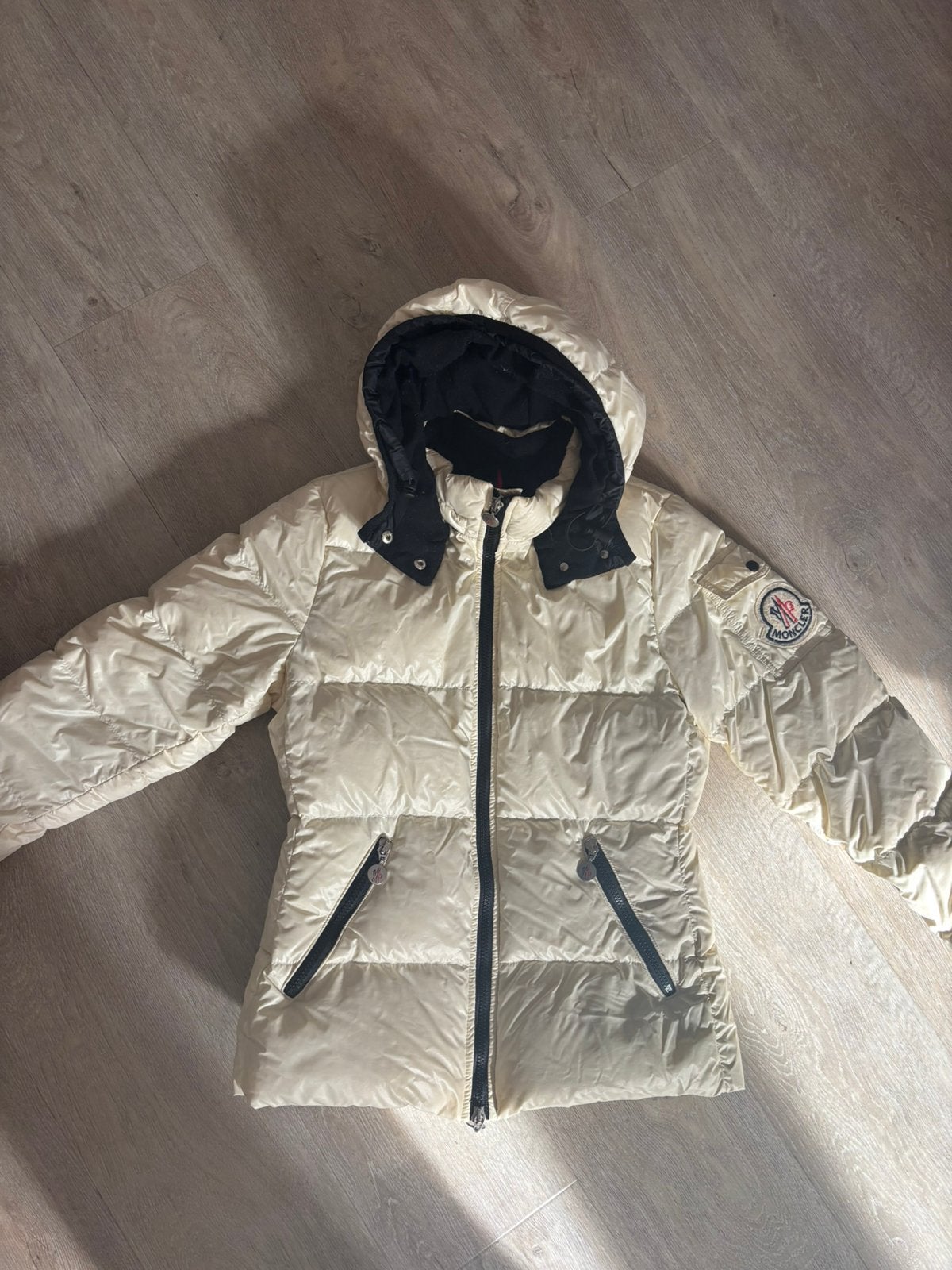 Mooie crème Moncler donsjas maat 1, Kleding | Dames, Jassen | Winter, Ophalen of Verzenden, Zo goed als nieuw, Maat 36 (S), Wit