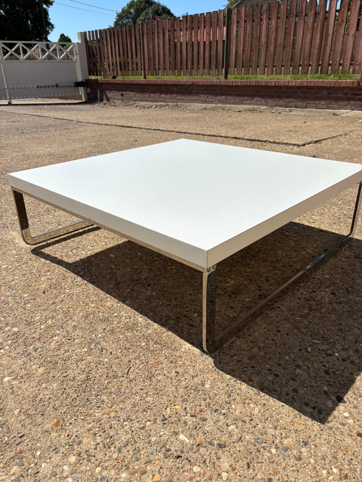 Strak moderne witte salontafel, Huis en Inrichting, Tafels | Salontafels, Ophalen, Strak modern, Gebruikt, Vierkant