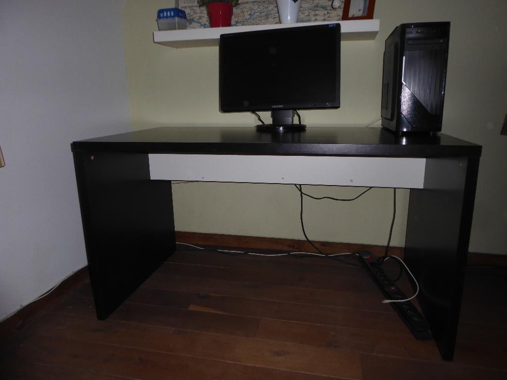 bureau, Huis en Inrichting, Bureaus, Ophalen, 76 cm, Zo goed als nieuw, IKEA