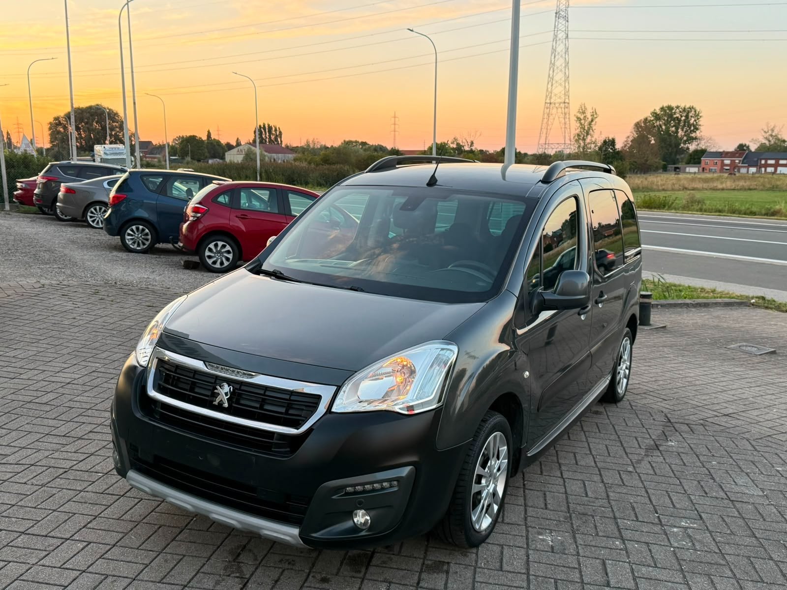Peugeot Partner, Voorwielaandrijving, Euro 6, Multifunctioneel stuurwiel, https://public.car-pass.be/vhr/0fc8476f-49bf-460a-8a3d-06ef0c50c4b0