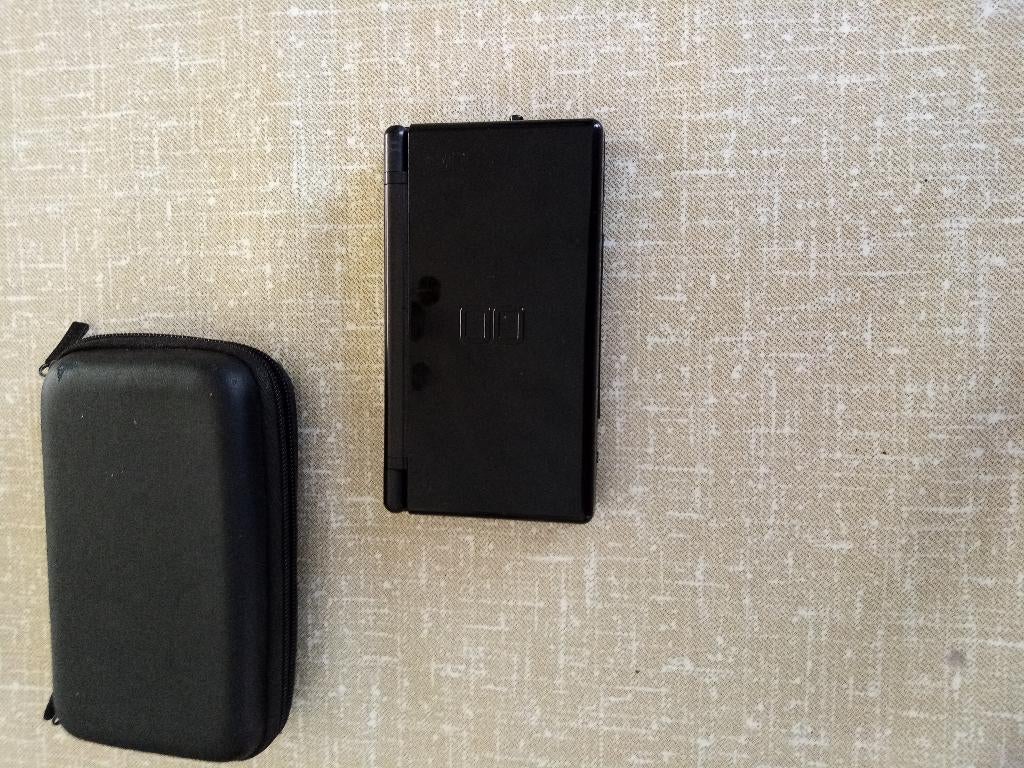 nintendo ds lite zwart + spelletjes, Ophalen, Gebruikt, Zwart, Met beschermhoes of tas